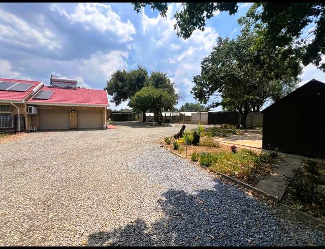 4 BEDROOM HOUSE FOR SALE IN BUYSCELIA